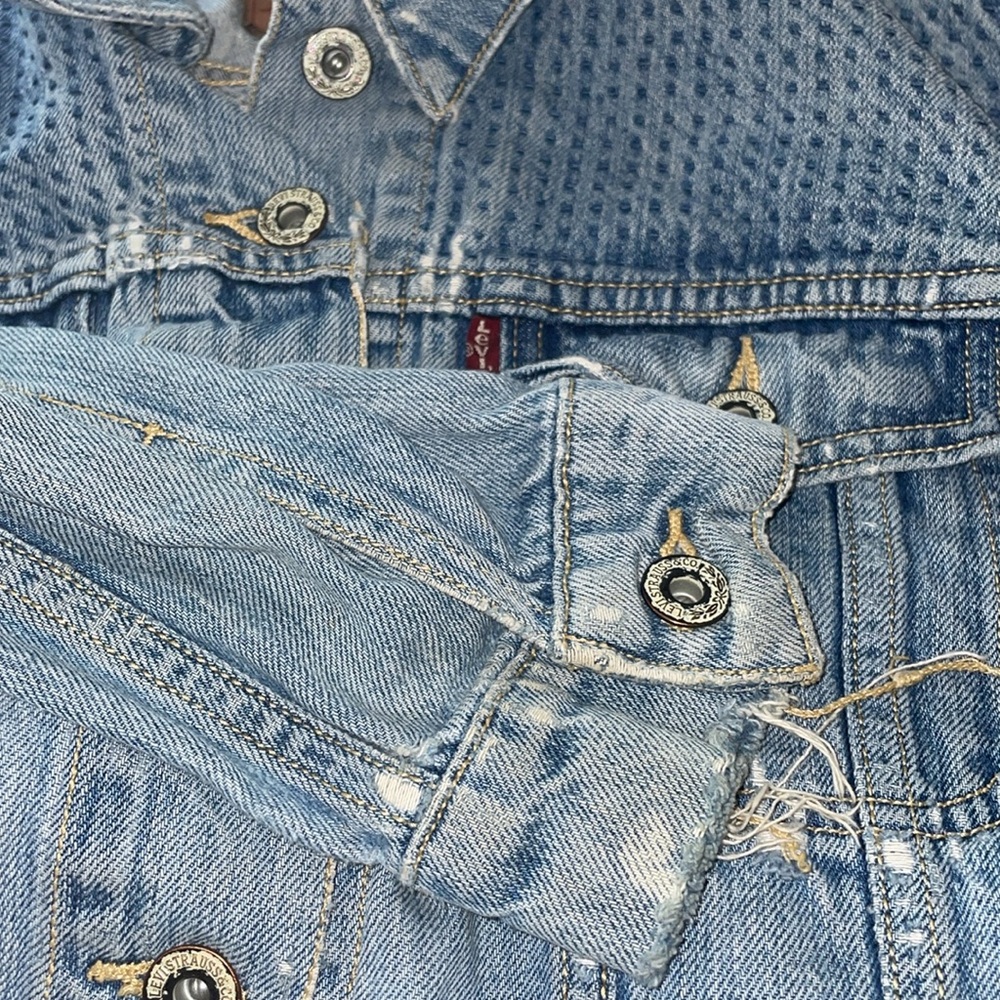 Levi’s distressed denim jean jacket with elbow patches and pockets - Picture 8 of 12